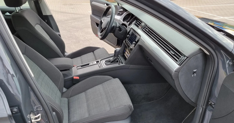 Volkswagen Passat cena 86999 przebieg: 54000, rok produkcji 2020 z Lubin małe 407